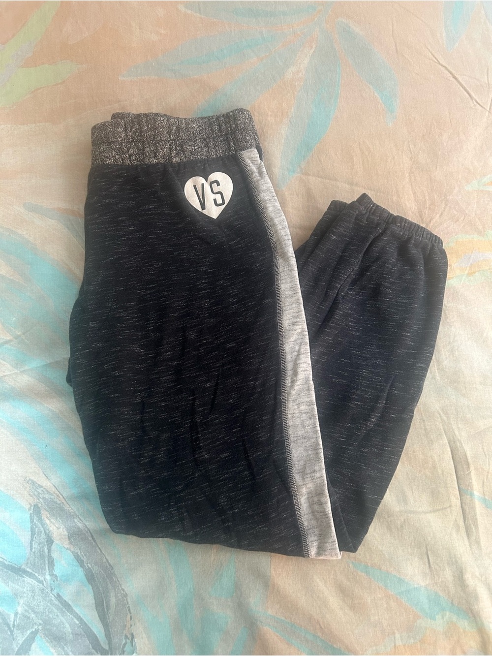 Victoria’s Secret • Heathered Heart Logo Jogger Sweatpants